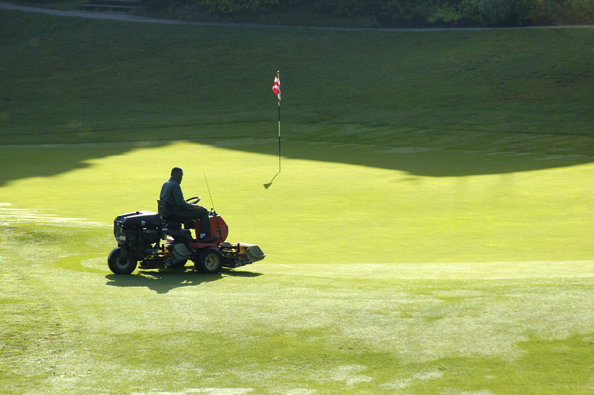 summer-golf-course-maintenance-ameriturf